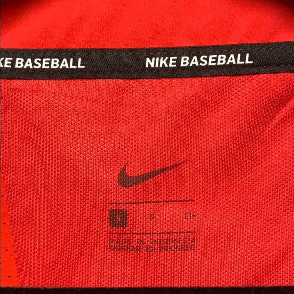 Nike really cool V Neck sportswear super unique! - Picture 5 of 8